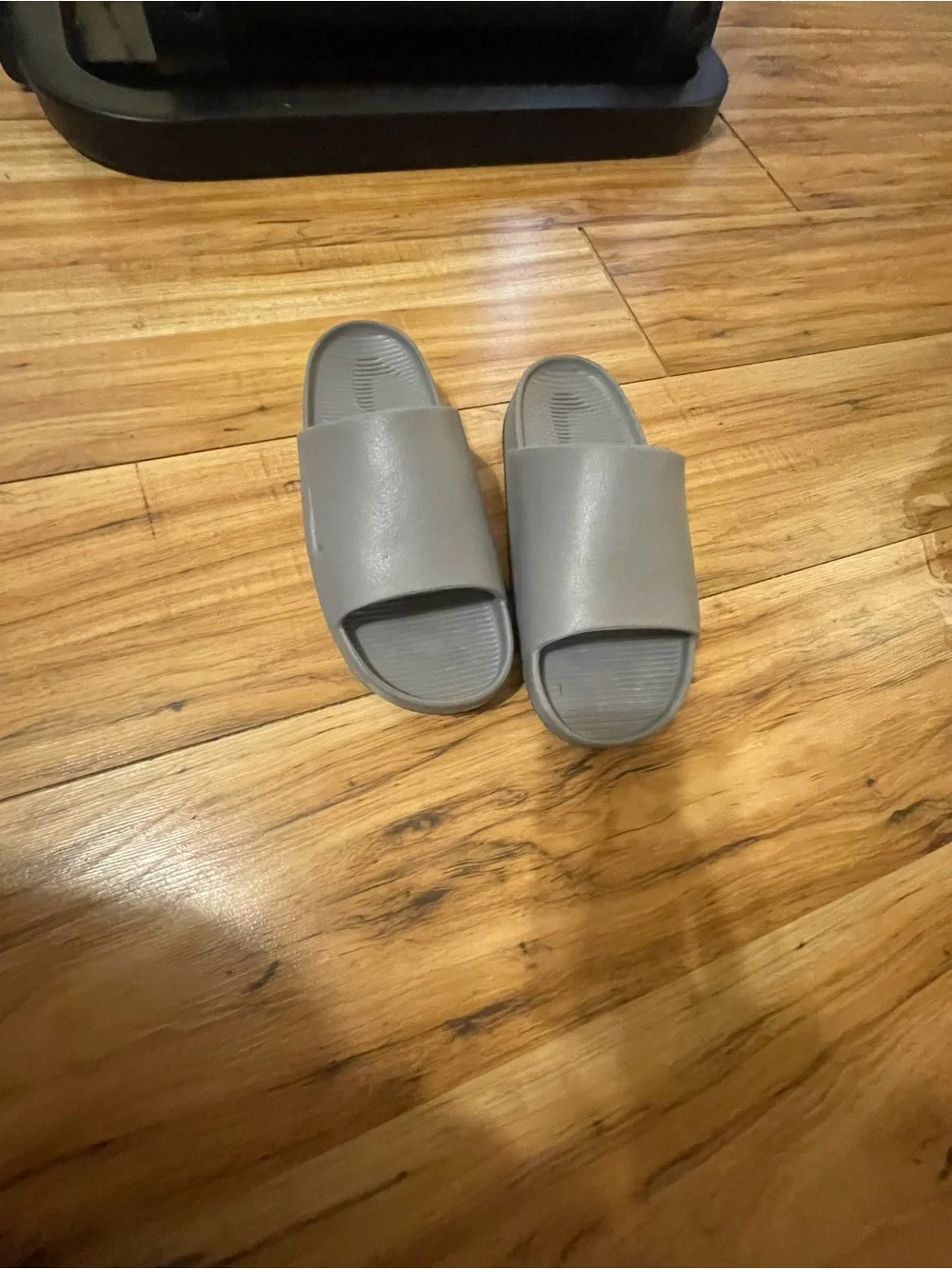 Nike Men's Slide Sandals in Light Gray